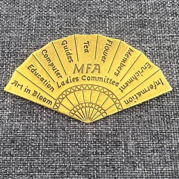 Vintage MFA Ladies Committee Fan Pin Brooch Gold Tone Museum of Fine Arts - Picture 1 of 7